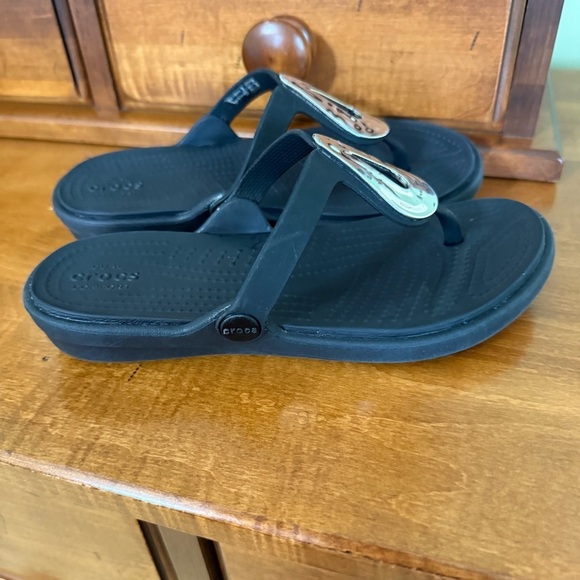 Crocs Women's Sanrah Liquid Silver Teardrop Black Flip Flop sandal size 5 shoe - Picture 5 of 13